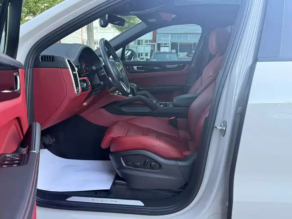 Porsche Cayenne — миниатюра 6