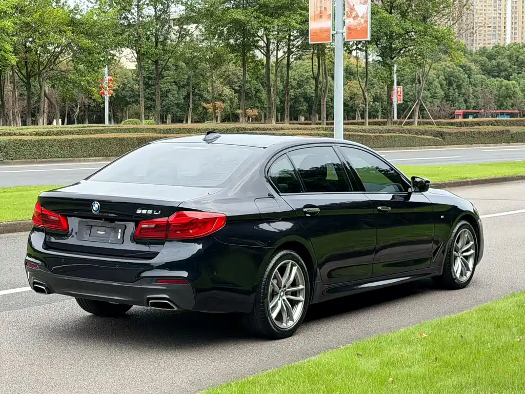 BMW 5 Series — миниатюра 9