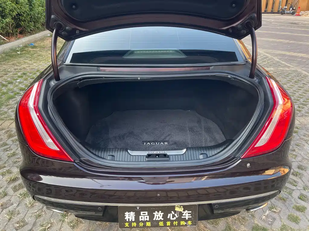 Jaguar XJ — миниатюра 19
