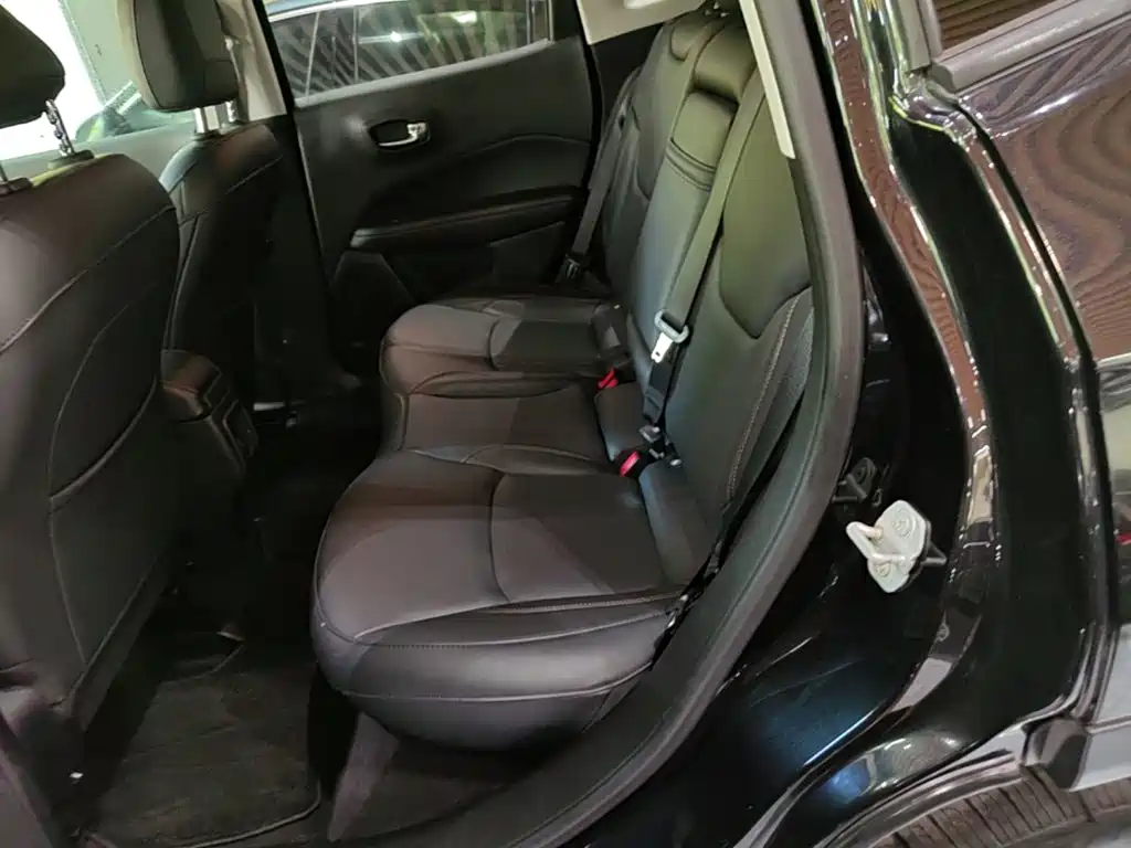 Jeep Compass — миниатюра 17