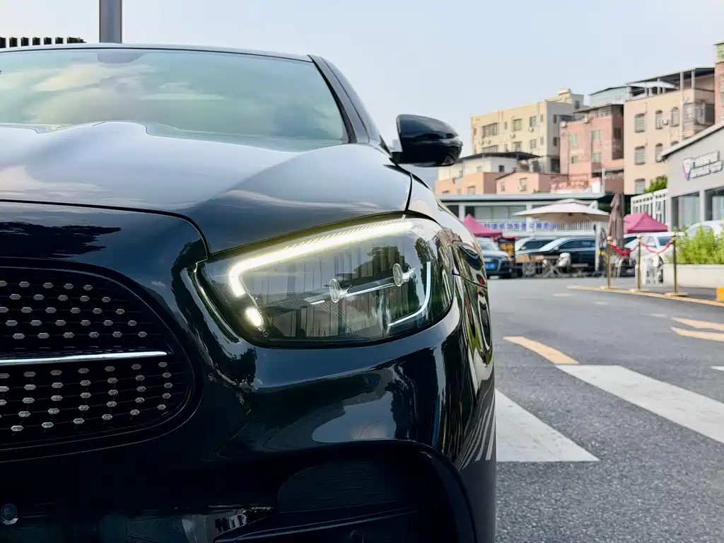 Mercedes-Benz E-Class — миниатюра 3