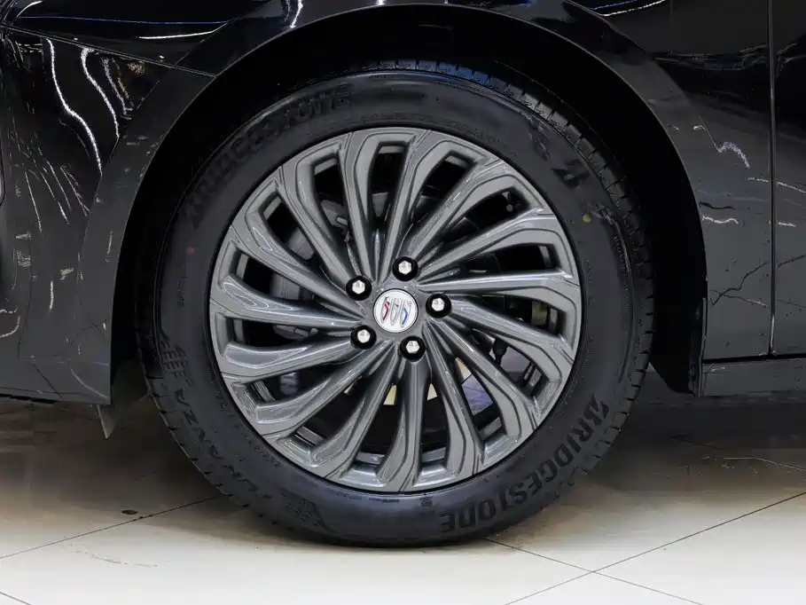 Buick LaCrosse — миниатюра 13