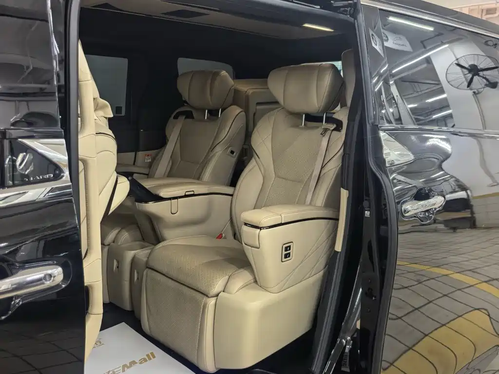 Toyota Alphard — миниатюра 8