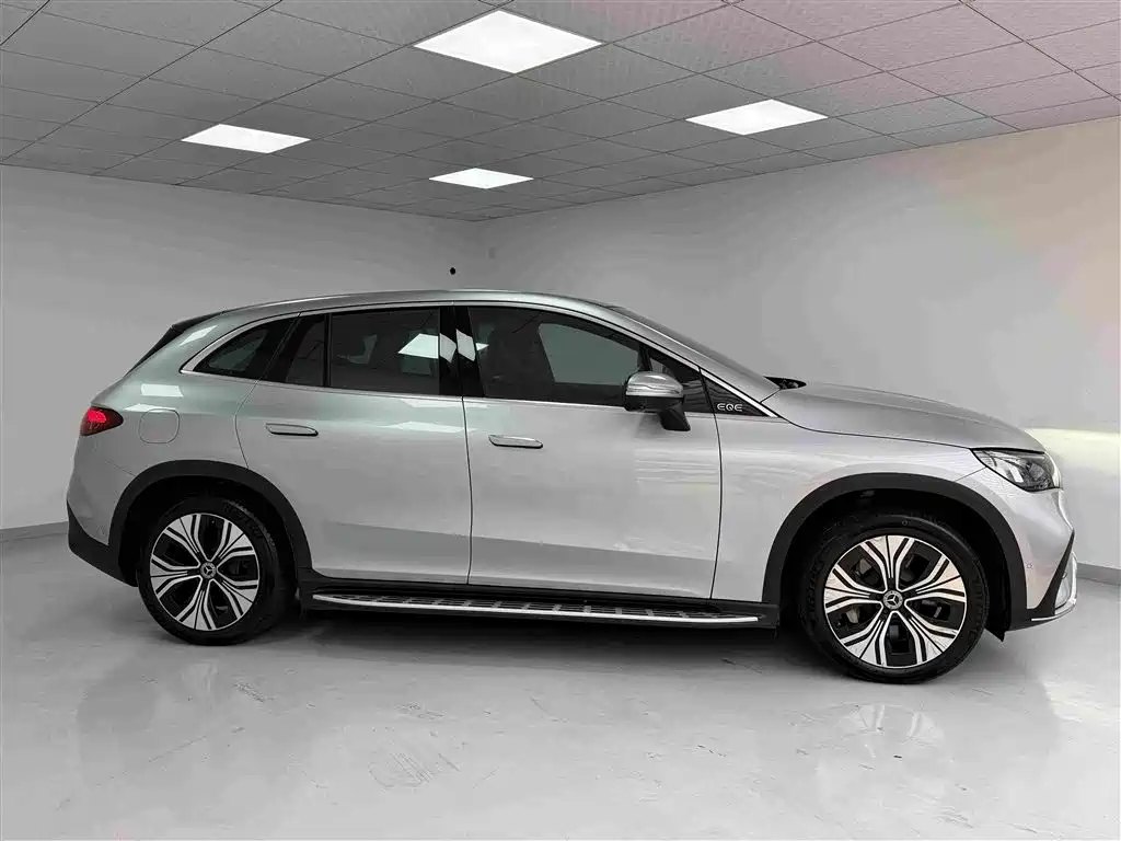 Mercedes-Benz EQE SUV — миниатюра 3