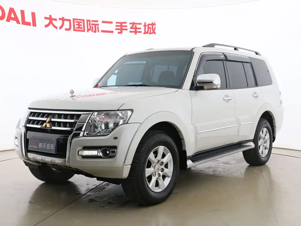 Mitsubishi Pajero (Import) 2024