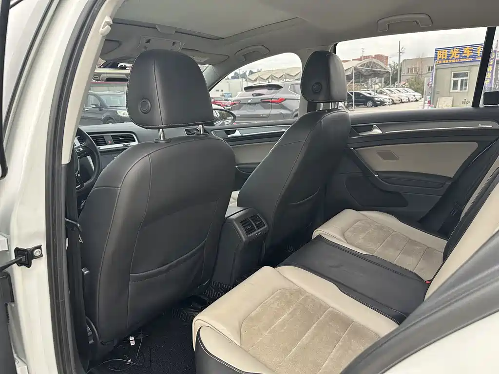 Volkswagen Golf — миниатюра 6