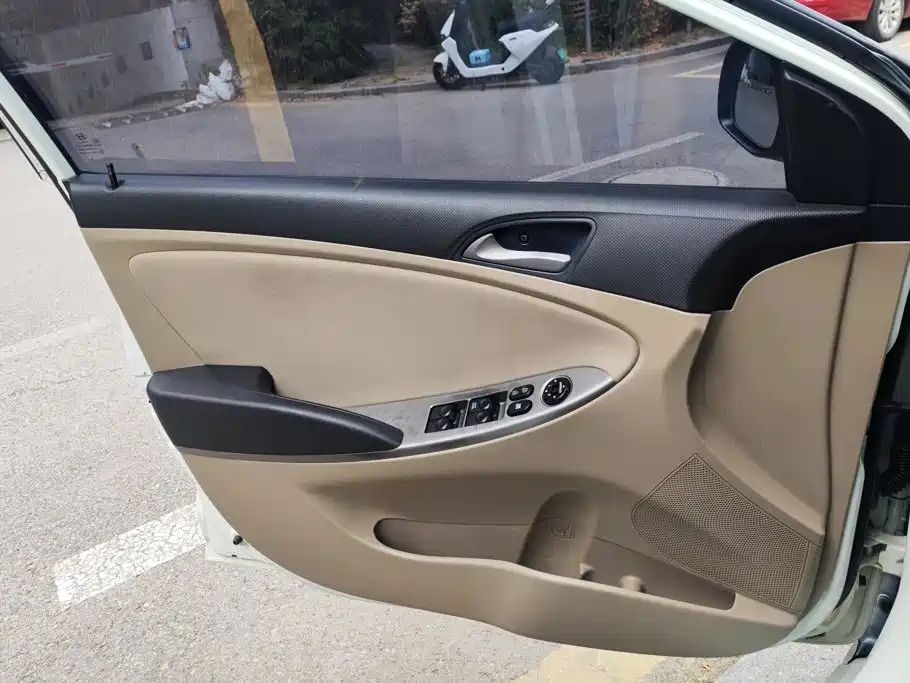Hyundai Verna — миниатюра 7