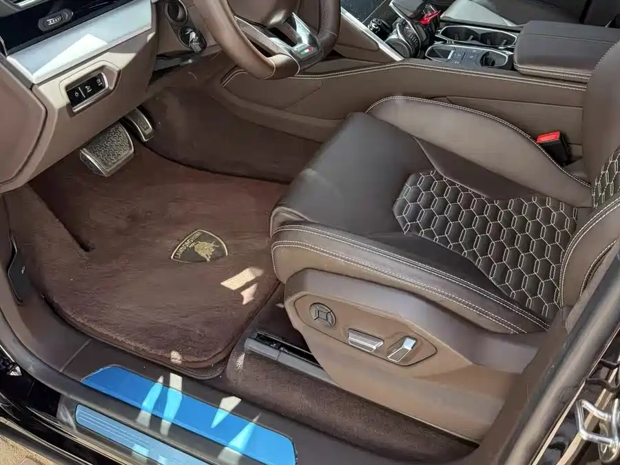 Lamborghini Urus — миниатюра 2