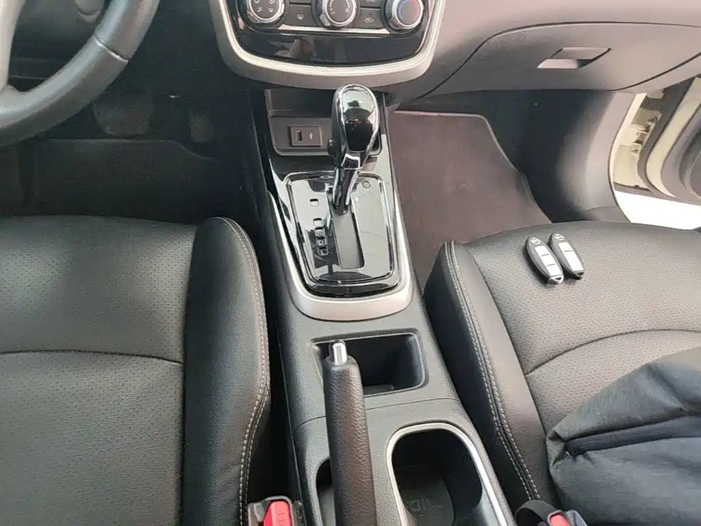 Nissan Tiida — миниатюра 14