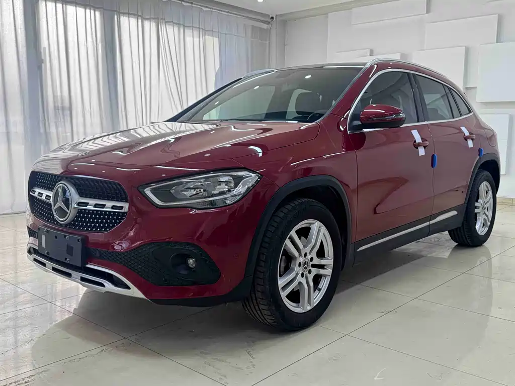 MERCEDES-BENZ GLA