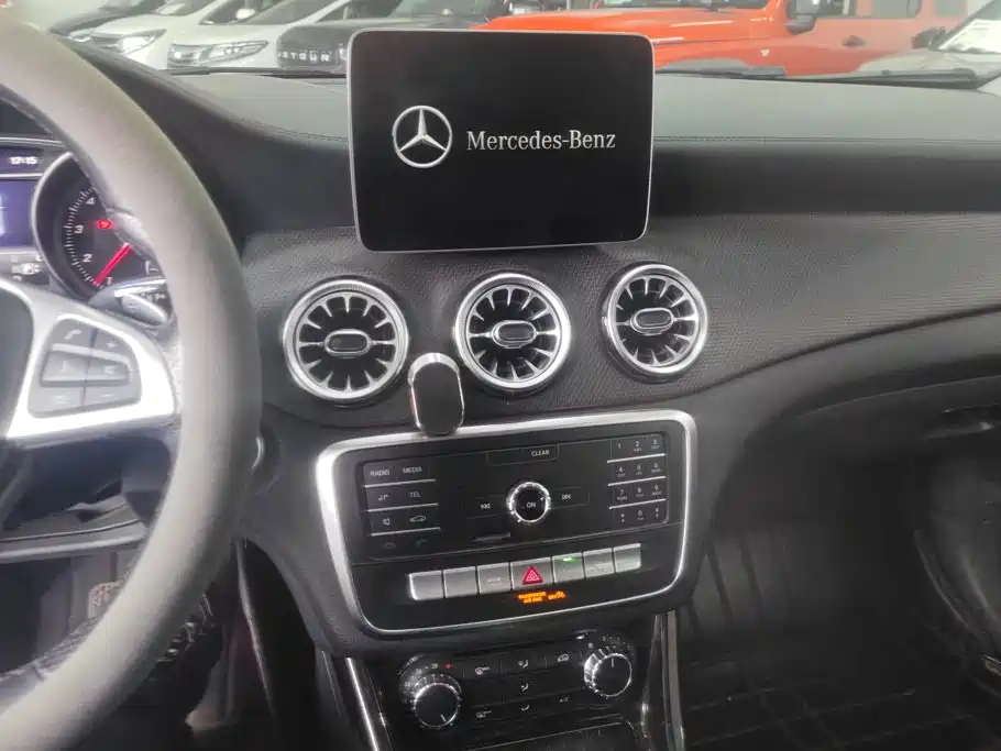 Mercedes-Benz GLA — миниатюра 13