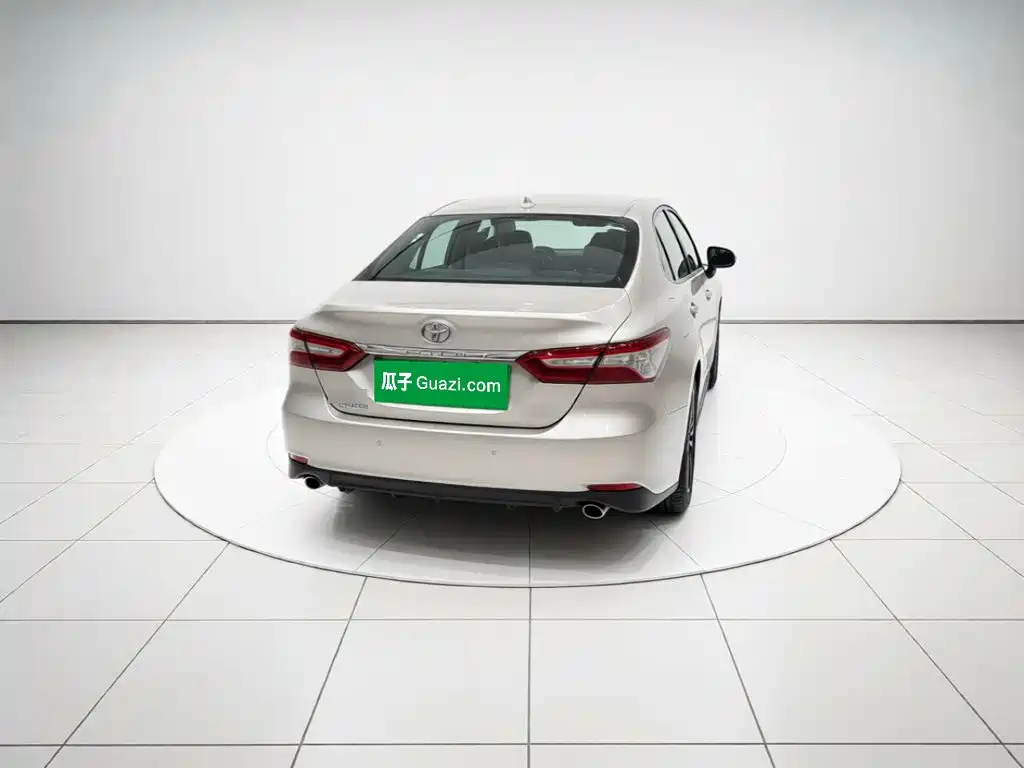 Toyota Camry — миниатюра 5