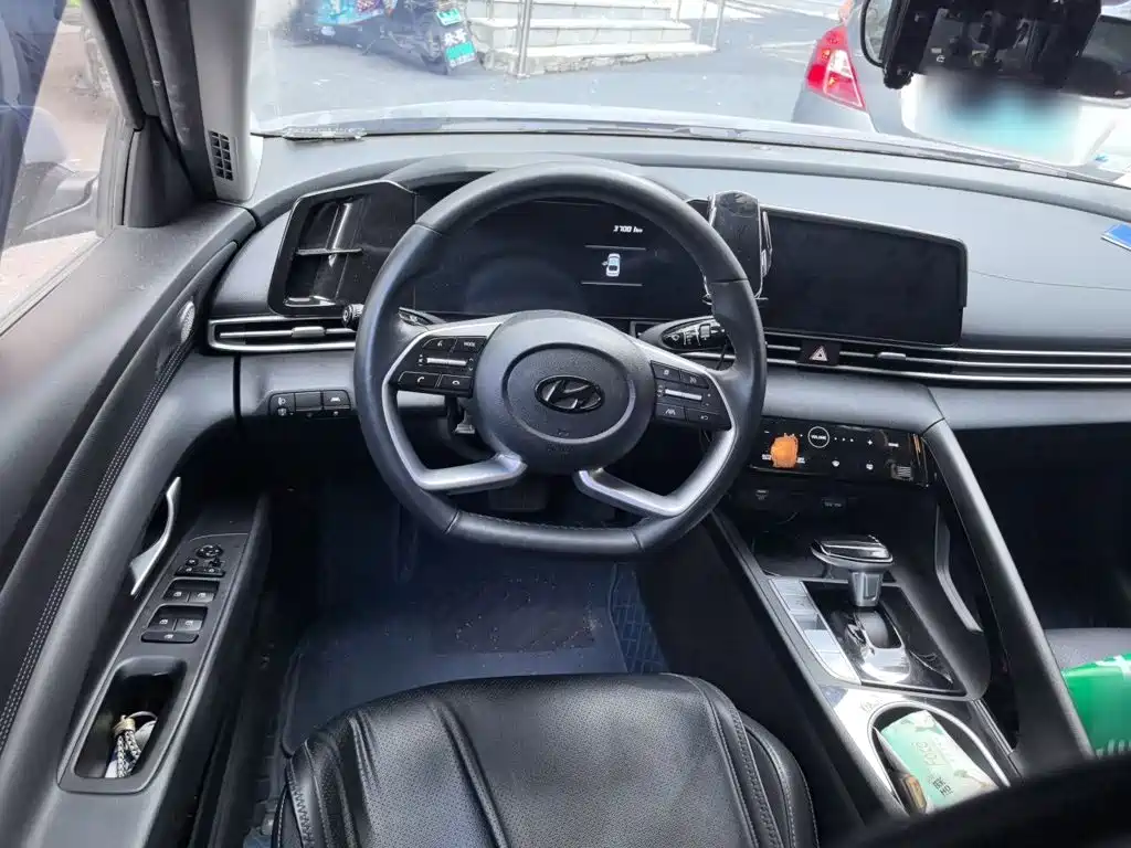 Hyundai Elantra — миниатюра 6