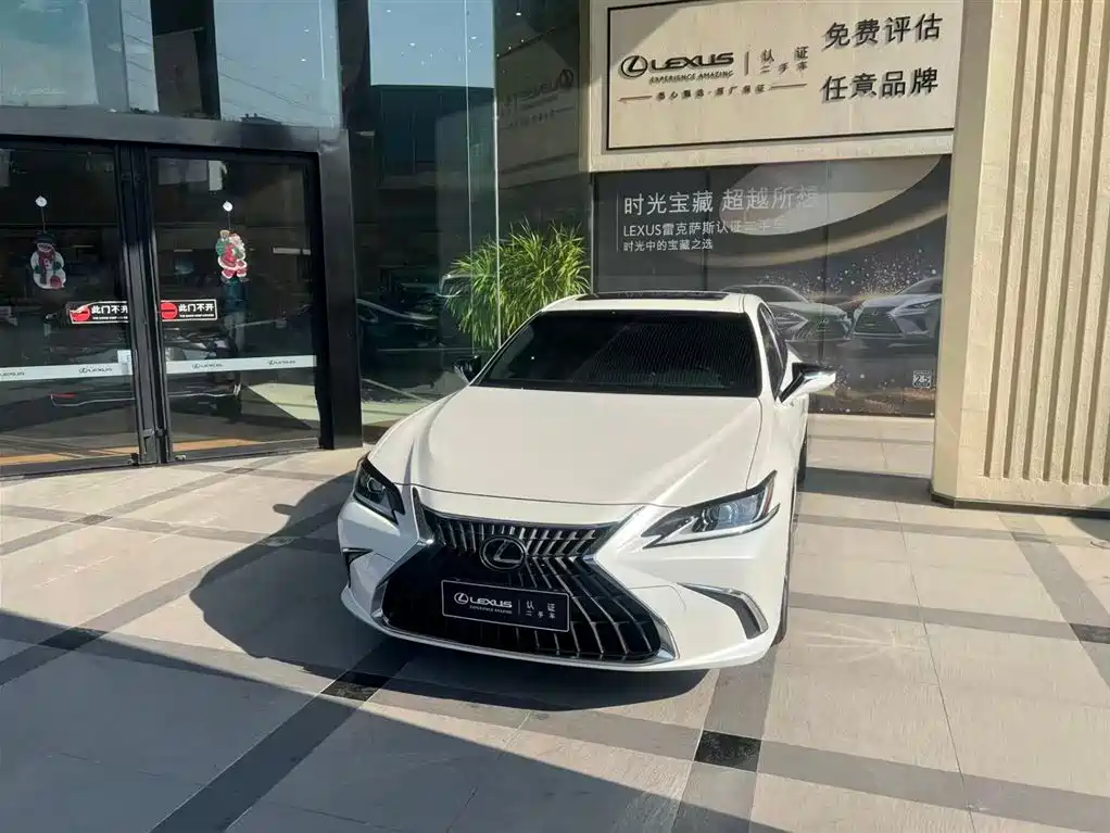 LEXUS ES