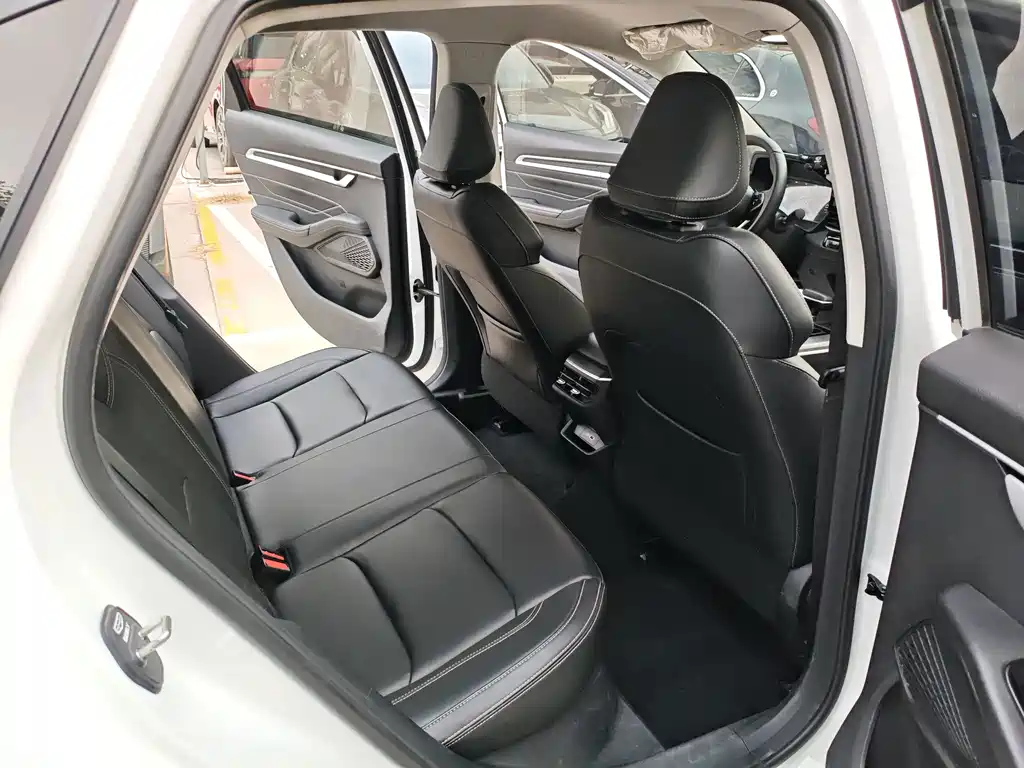 Geely Emgrand — миниатюра 8