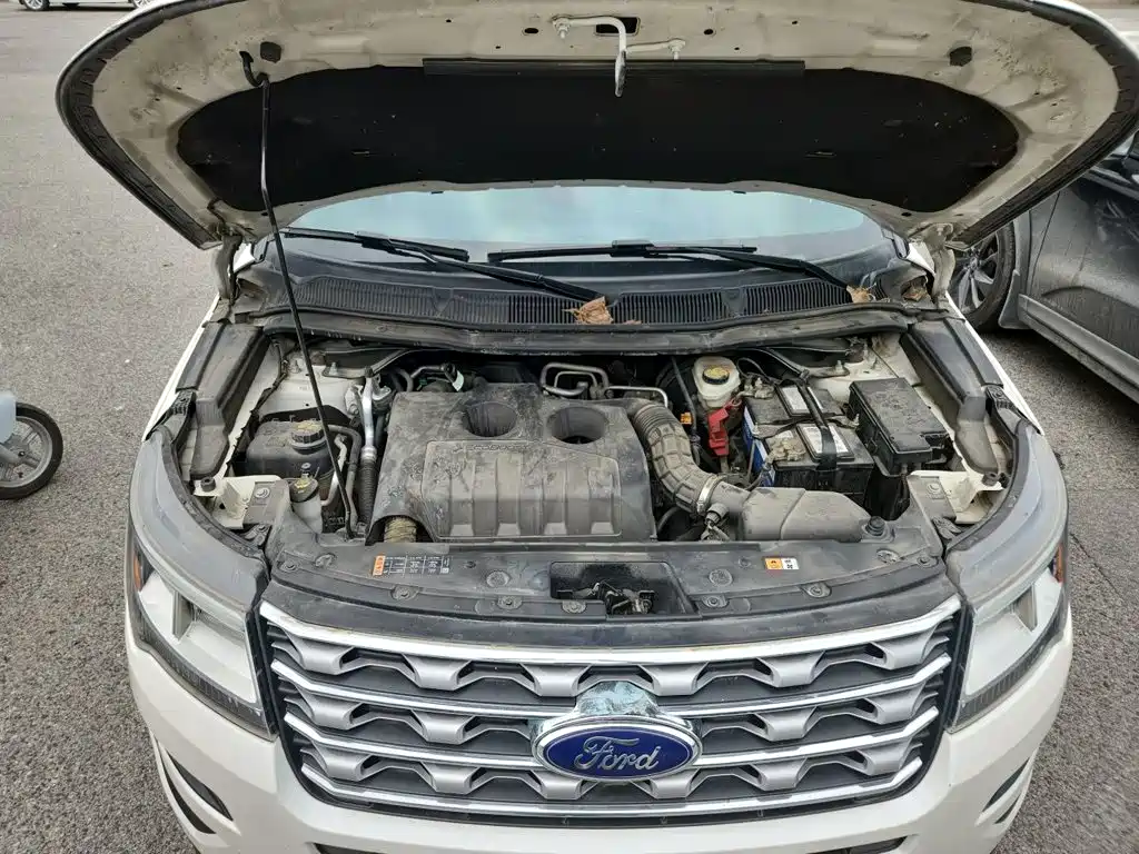 Ford Explorer (Import) — миниатюра 21