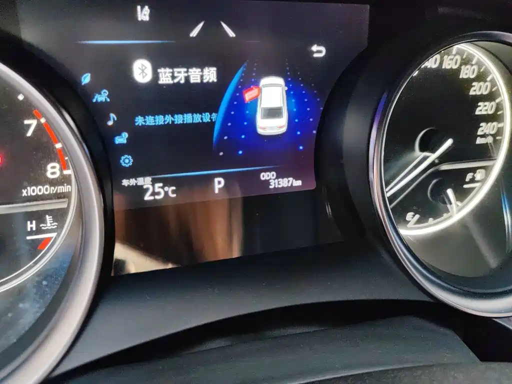 Toyota Camry — миниатюра 13