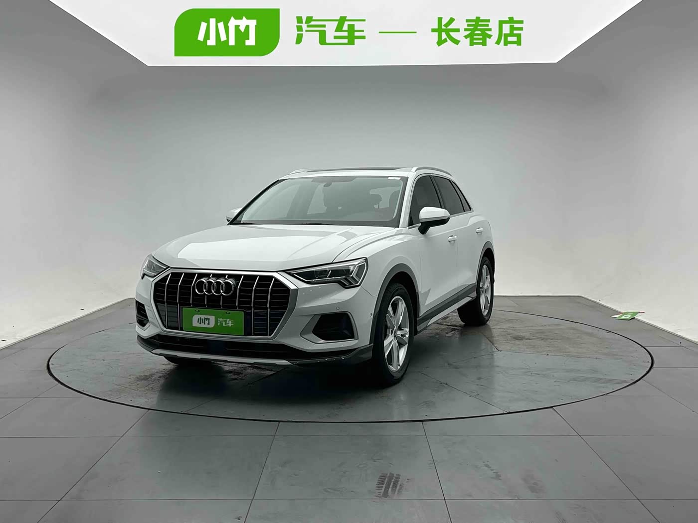 Audi Q3 1.4 л 2021 г. Белый, пробег 21000 км