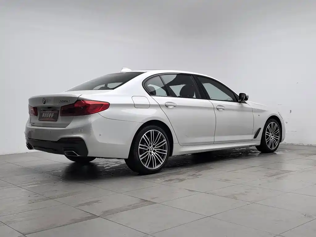 BMW 5 Series — миниатюра 2
