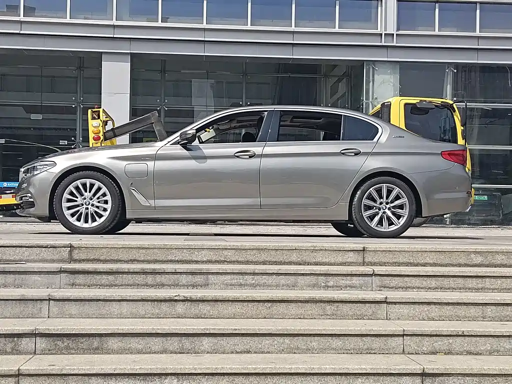 BMW 5 SERIES NEW ENERGY