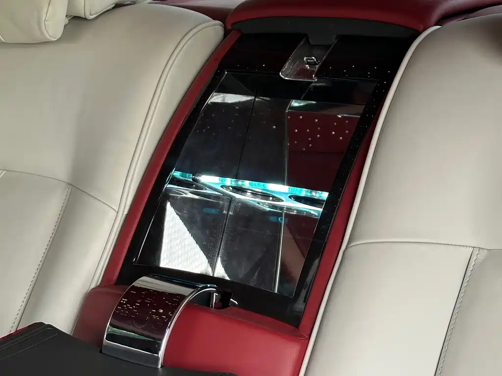 Rolls-Royce Phantom — миниатюра 21