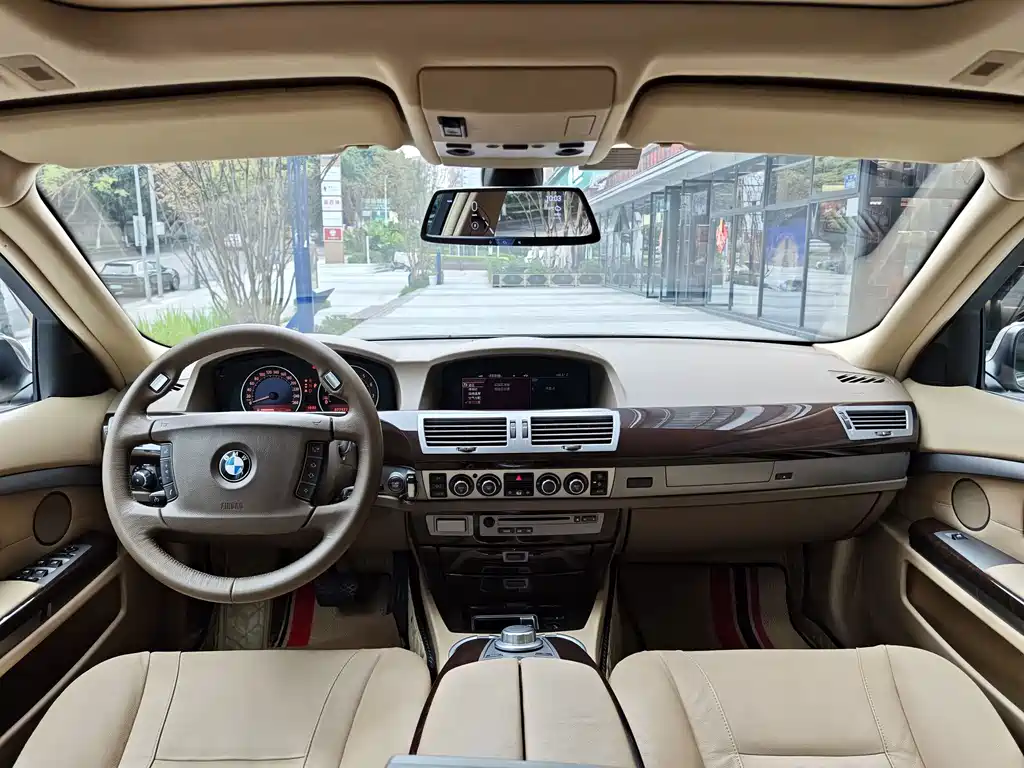 BMW 7 Series — миниатюра 15