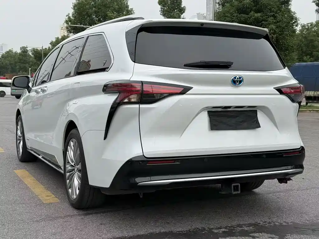 Toyota Sienna — миниатюра 7