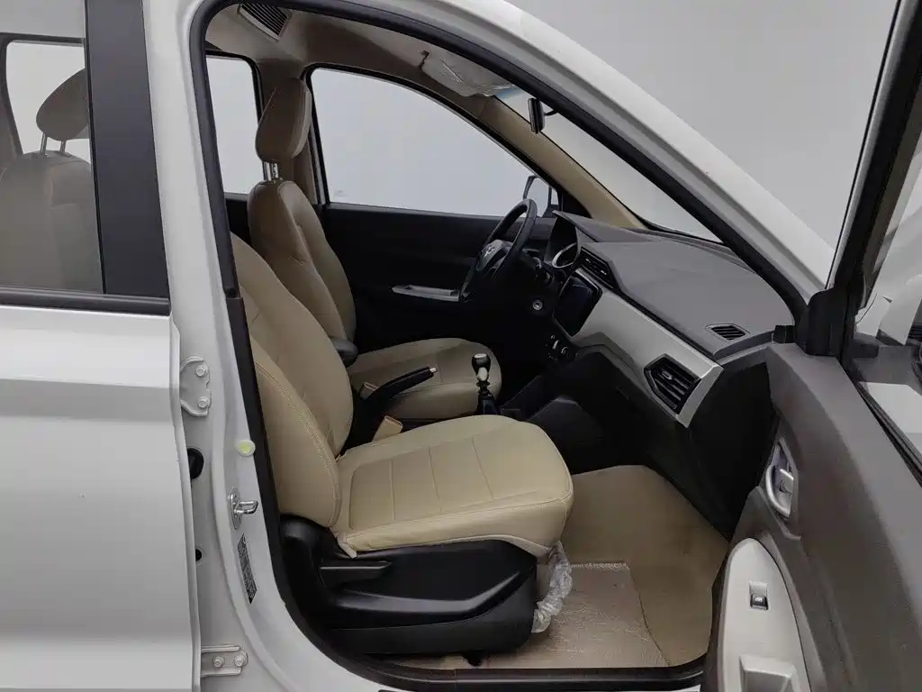 Wuling Hongguang — миниатюра 23