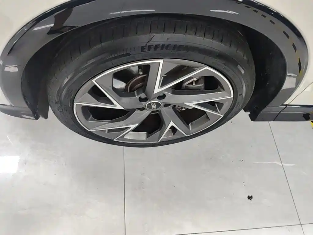 Audi Q5 e-tron — миниатюра 23