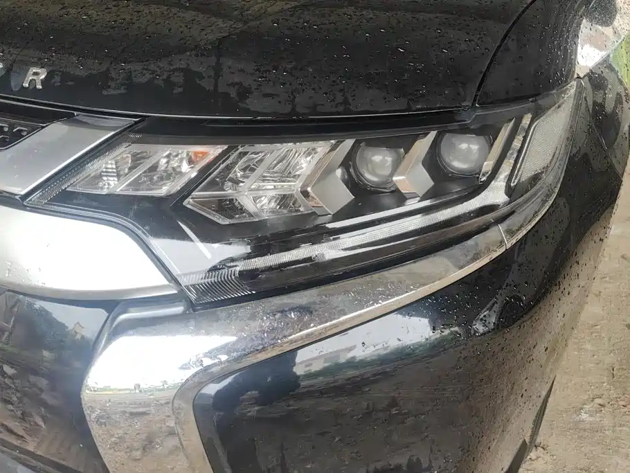 Mitsubishi Outlander — миниатюра 5