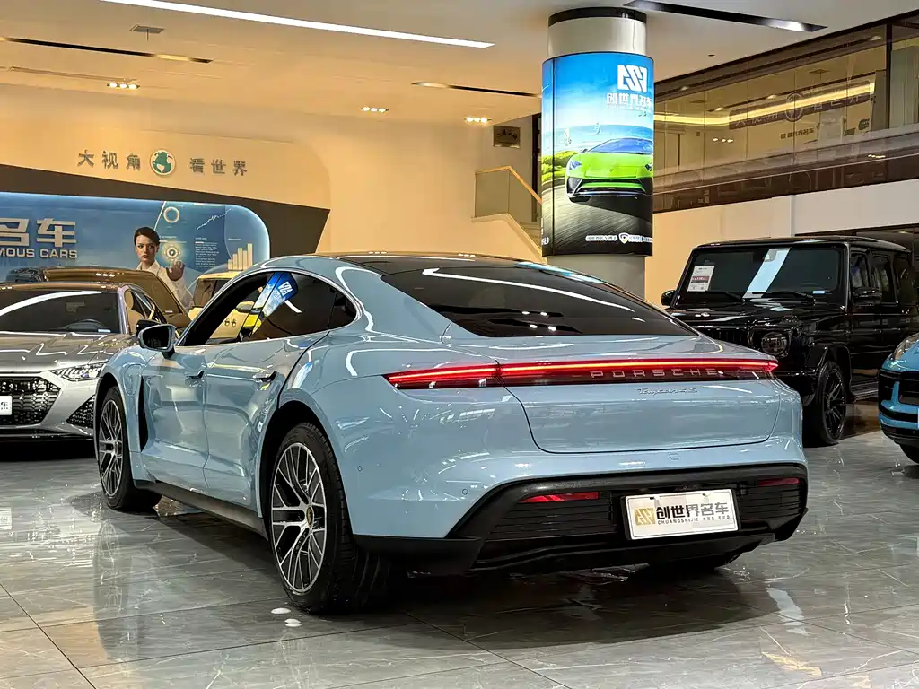 PORSCHE TAYCAN
