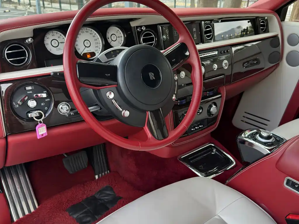 Rolls-Royce Phantom — миниатюра 10