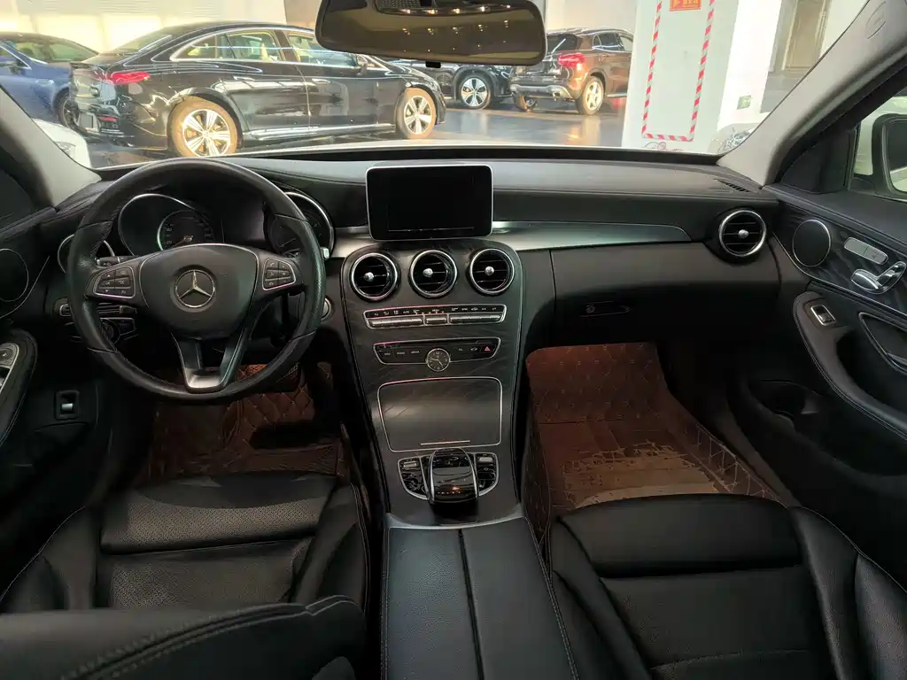 Mercedes-Benz C-Class — миниатюра 12