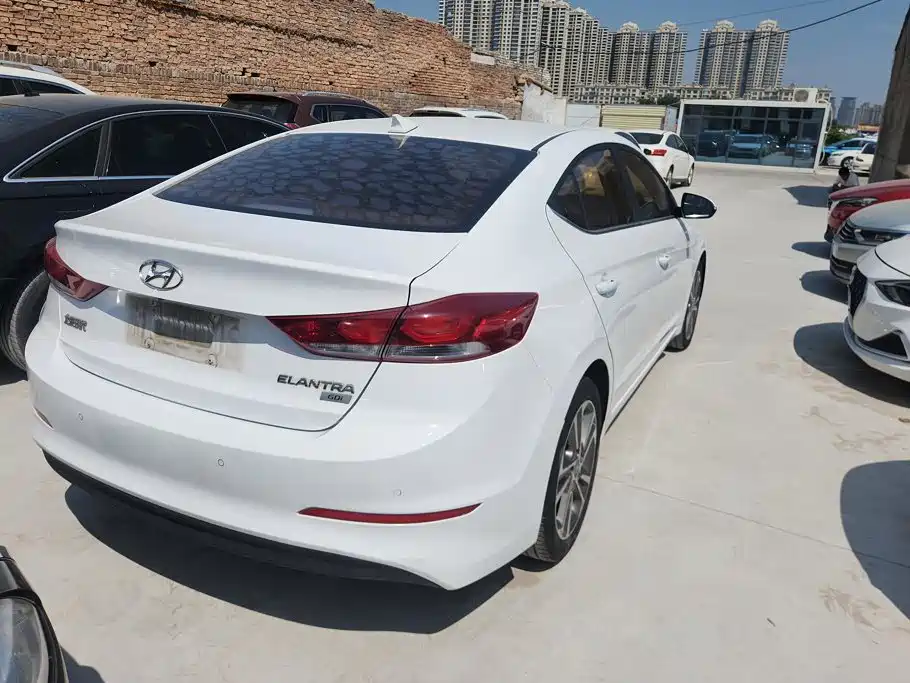 Hyundai Elantra — миниатюра 3