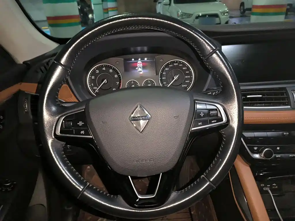 Borgward BX7 — миниатюра 6
