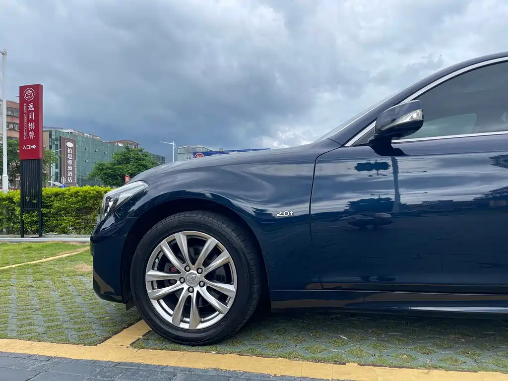 Infiniti Q70 — миниатюра 8