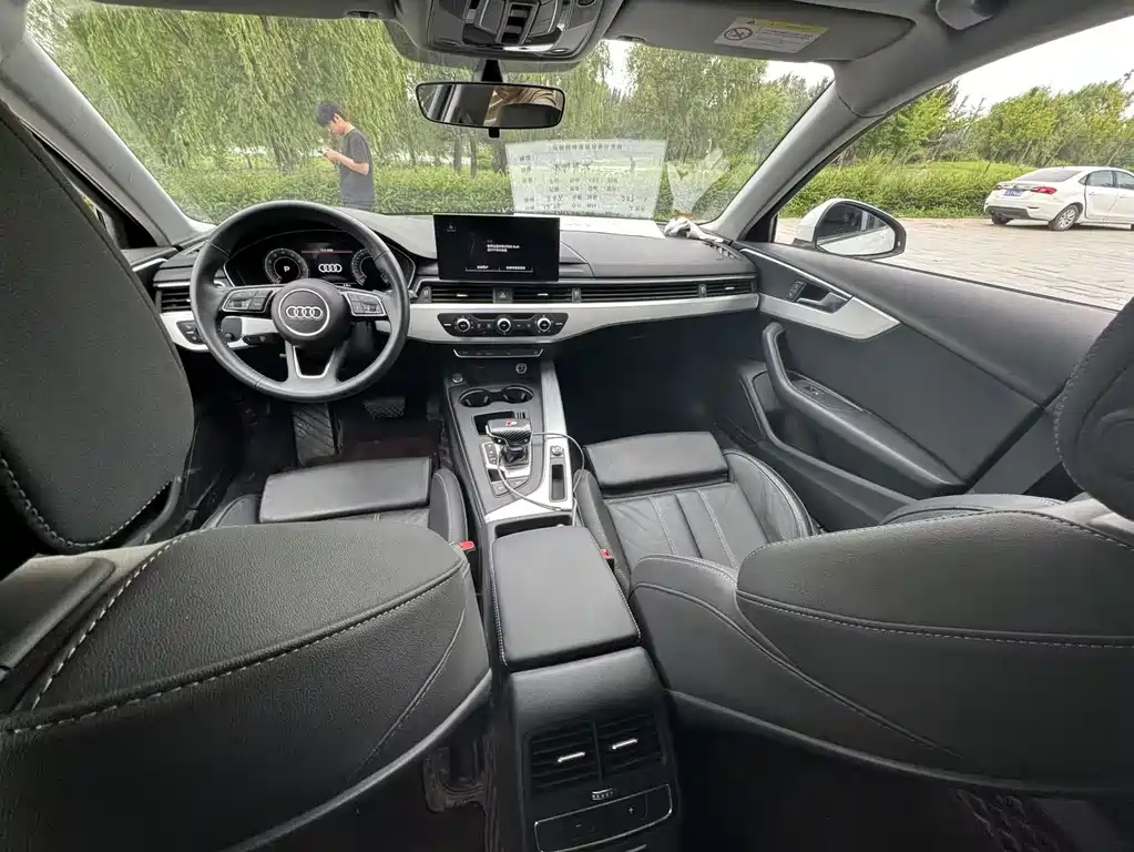 Audi A4L 2024 40 TFSI Luxury