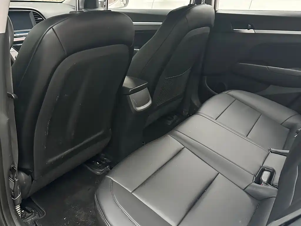 Hyundai Elantra — миниатюра 5