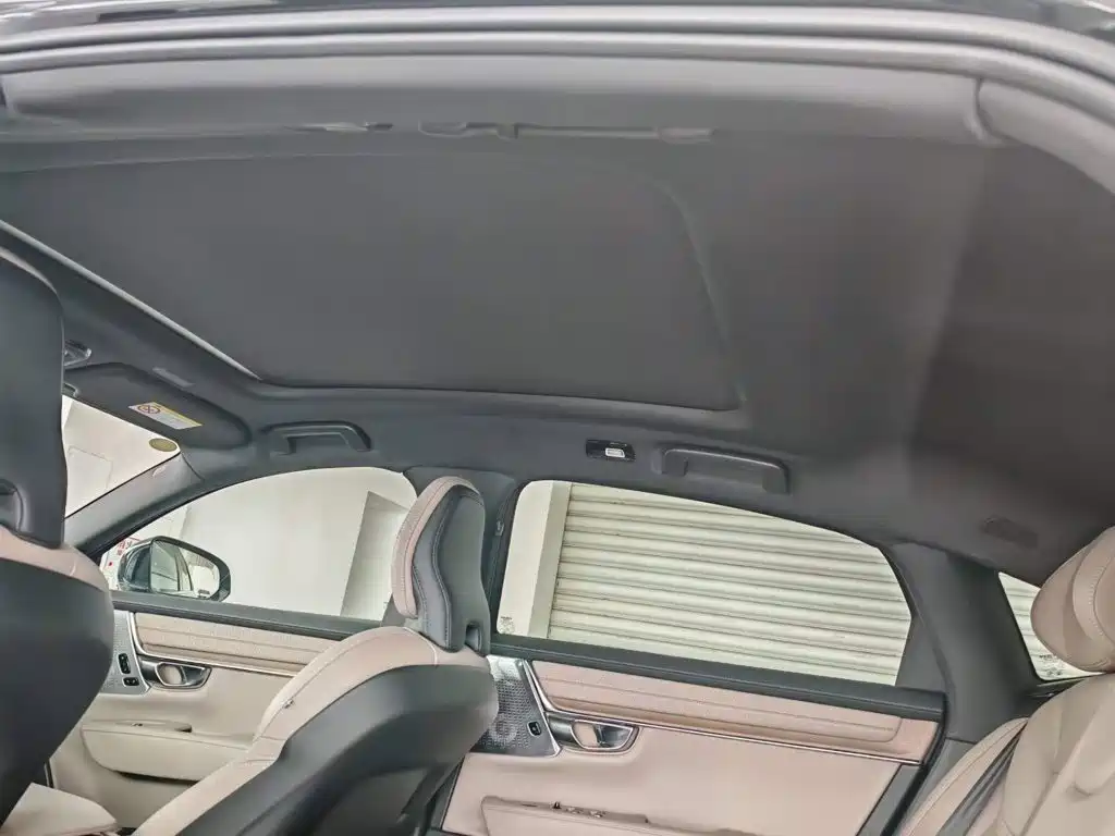 Volvo S90 PHEV — миниатюра 11