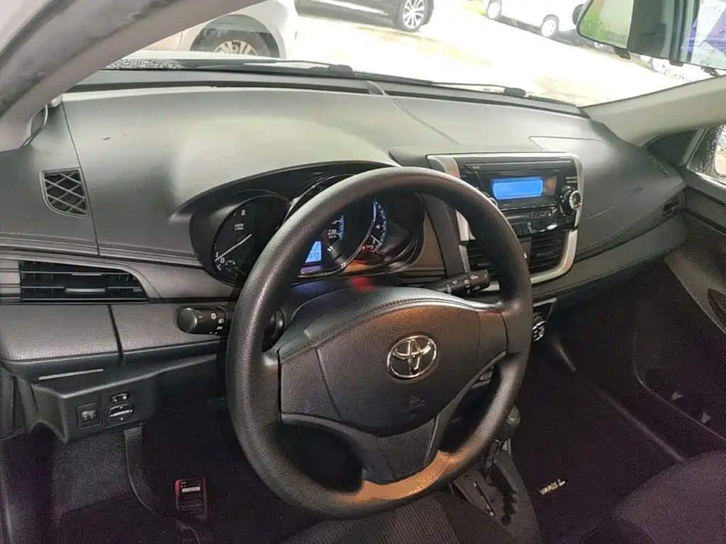 Toyota Yaris L — миниатюра 10