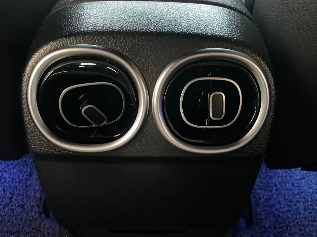 Mercedes-Benz C-Class — миниатюра 13