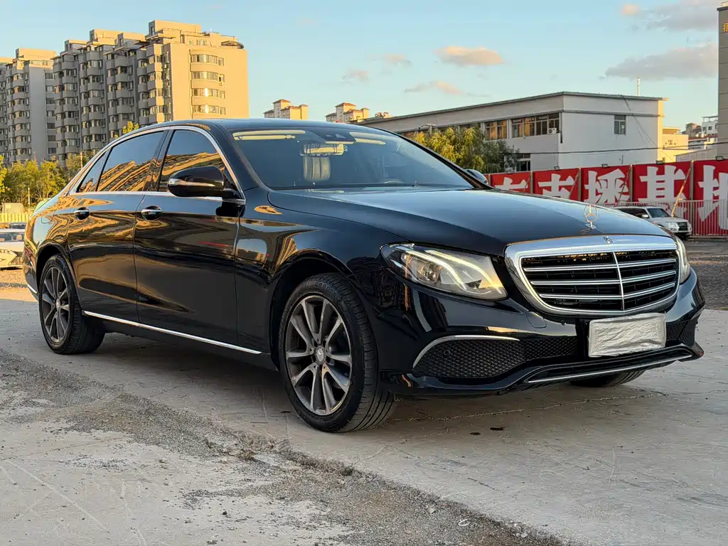 Mercedes-Benz E-Class — миниатюра 6