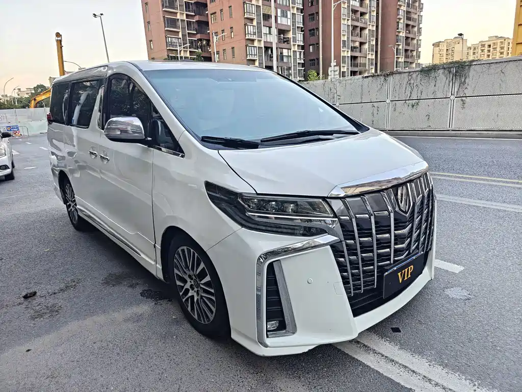 Toyota Alphard — миниатюра 2