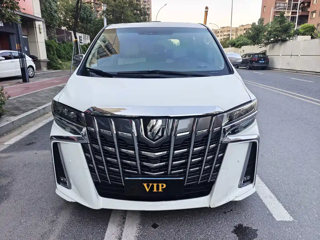 Toyota Alphard — миниатюра 3
