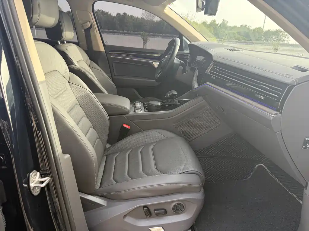 Volkswagen Touareg 2021 3.0TSI Sport