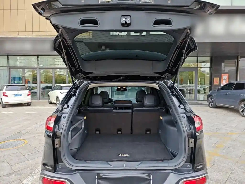 Jeep Cherokee — миниатюра 19