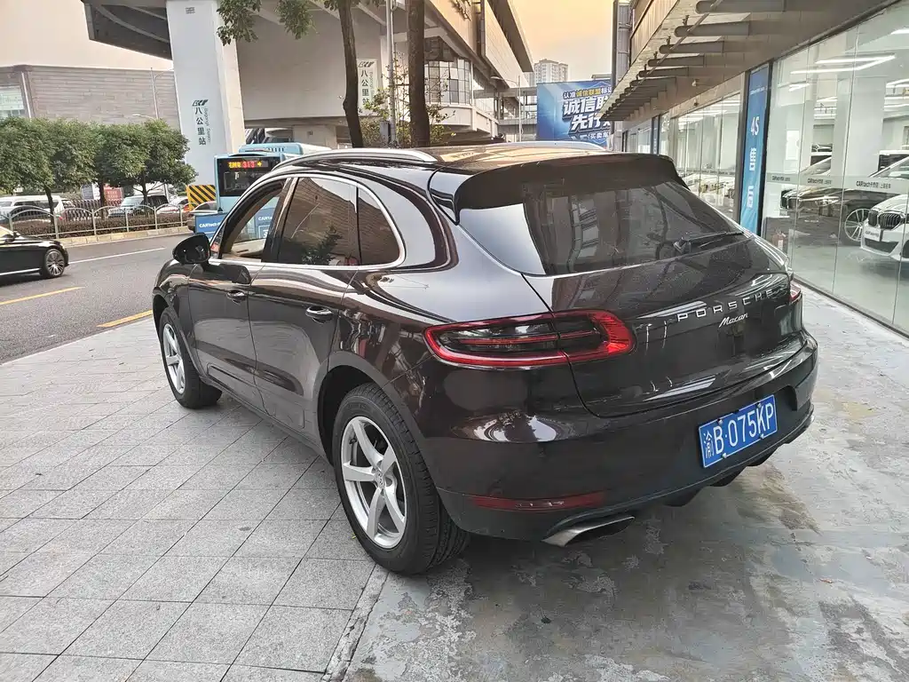 Porsche Macan — миниатюра 8