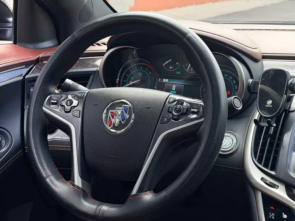 Buick LaCrosse — миниатюра 16