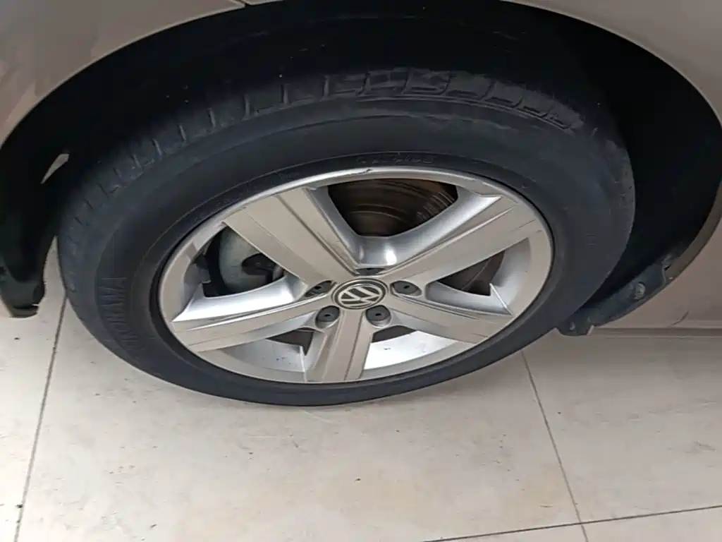Volkswagen Golf — миниатюра 23