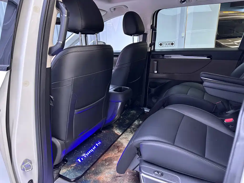 GAC Motor Trumpchi E8 PHEV — миниатюра 10